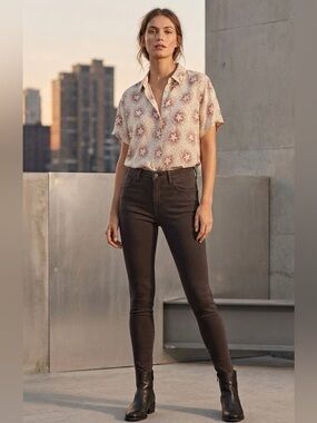 Le Lis Cream Crop Button-Up Top with Red Star Print